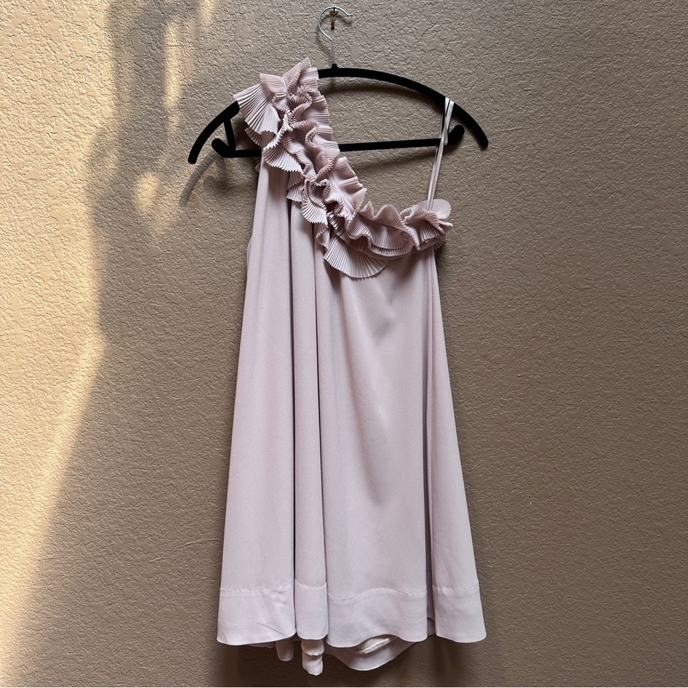 HM Ruffle Shoulder Dress - Picture 2 of 7